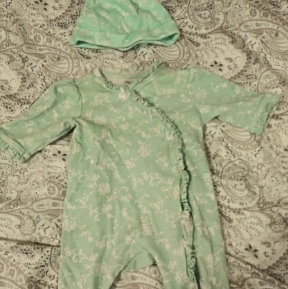 Baby girl onesie with matching hat